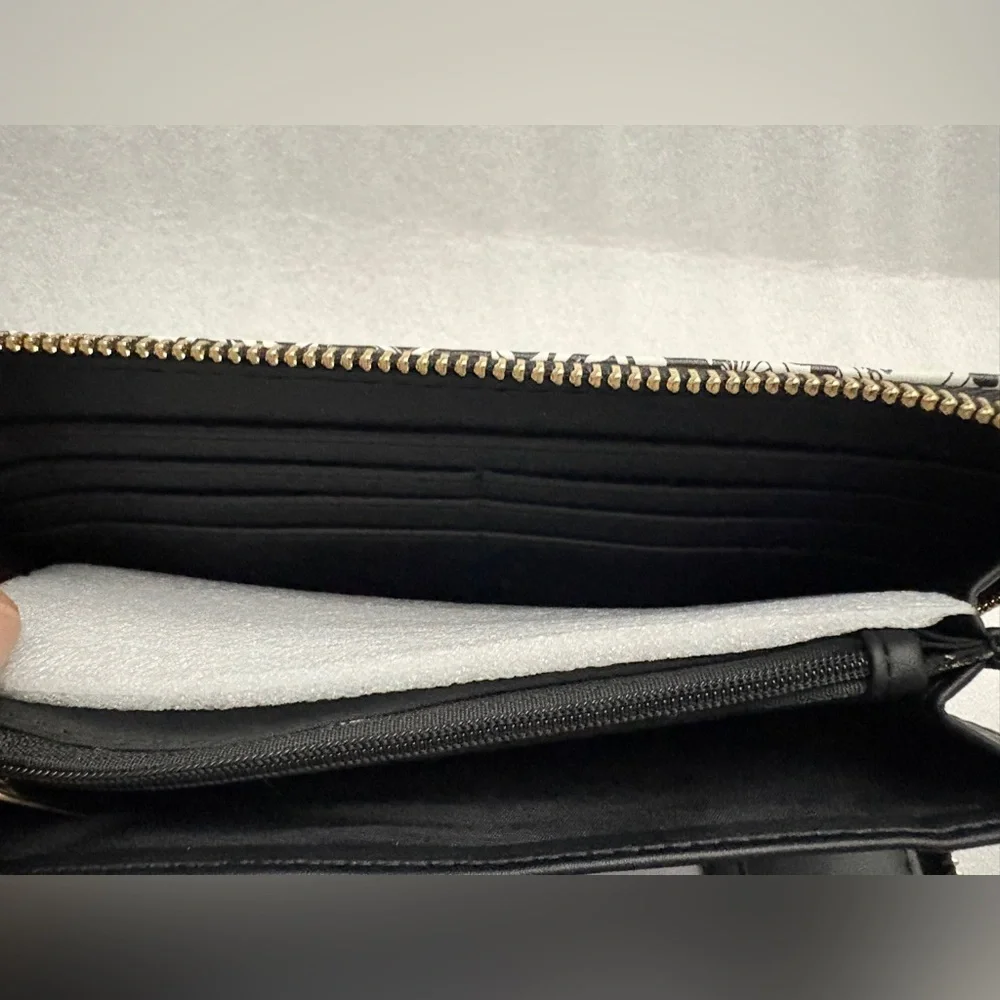 Betsey Johnson NWT Skull Rose Zip-Around Wristlet Wallet Black White - Picture 13 of 13